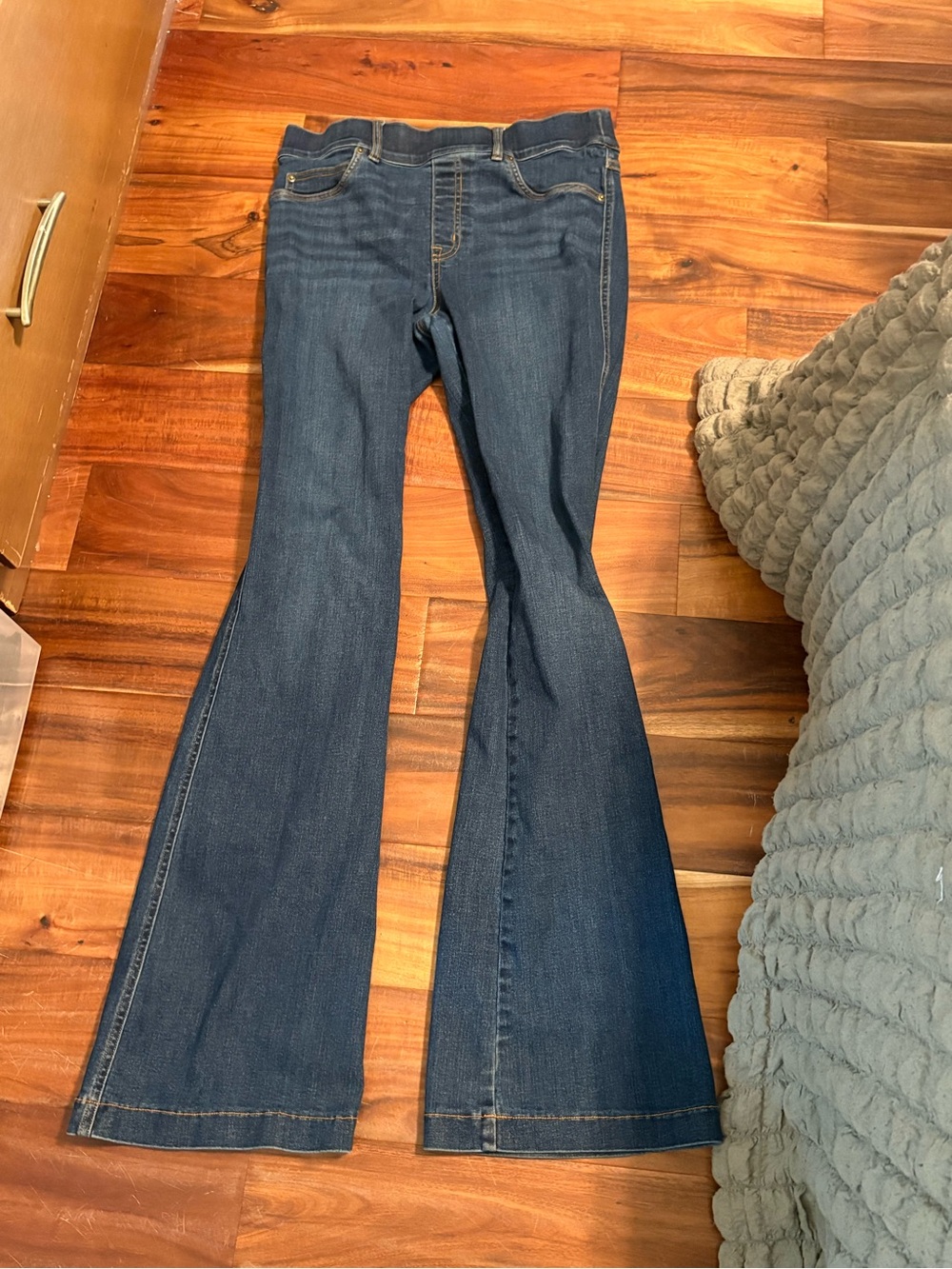 SPANX Pull On Flare Jeans Medium Dark Wash High Rise Stretch Denim Pants (1274)